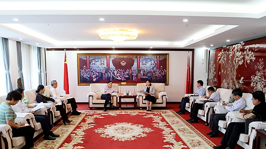 何維會(huì)見(jiàn)國(guó)家衛(wèi)生健康委黨組成員，國(guó)家中醫(yī)藥管理局黨組書記、局長(zhǎng)余艷紅一行