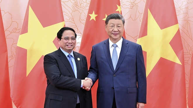 習(xí)近平會(huì)見(jiàn)越南總理范明政